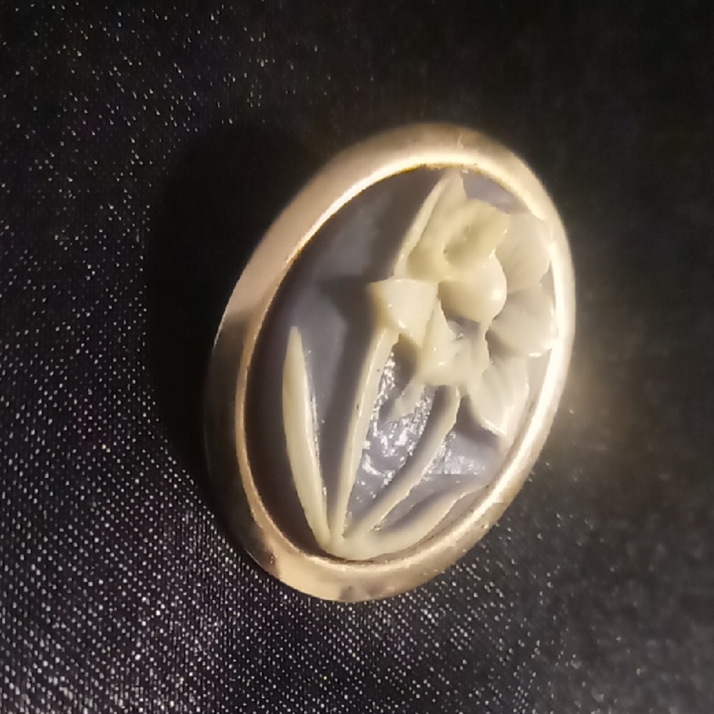 Vintage Avon Gold and Cream Floral Brooch.